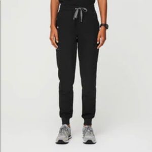 Figs Women's Black Zamora™ High Waisted - Petite Jogger Scrub Pants